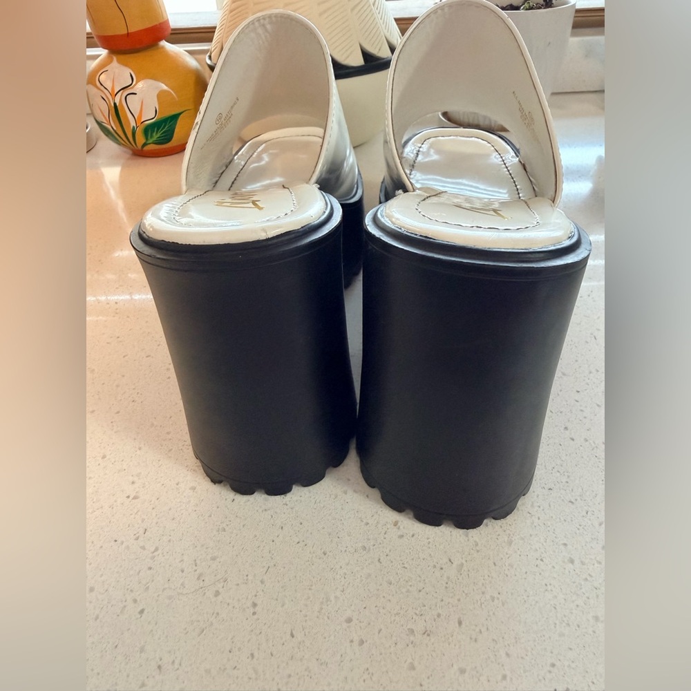 Liliana White and Black Platform Mules - Picture 3 of 7
